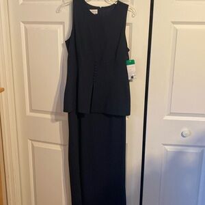 Maggy London, NWT Gown - Size 14 Navy